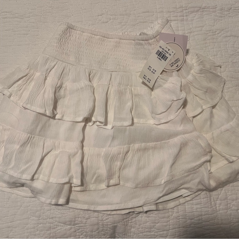 Elegant White Ruffled Hollister Skirt
